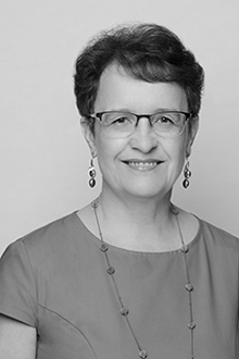 Dr. Eva Mroczek